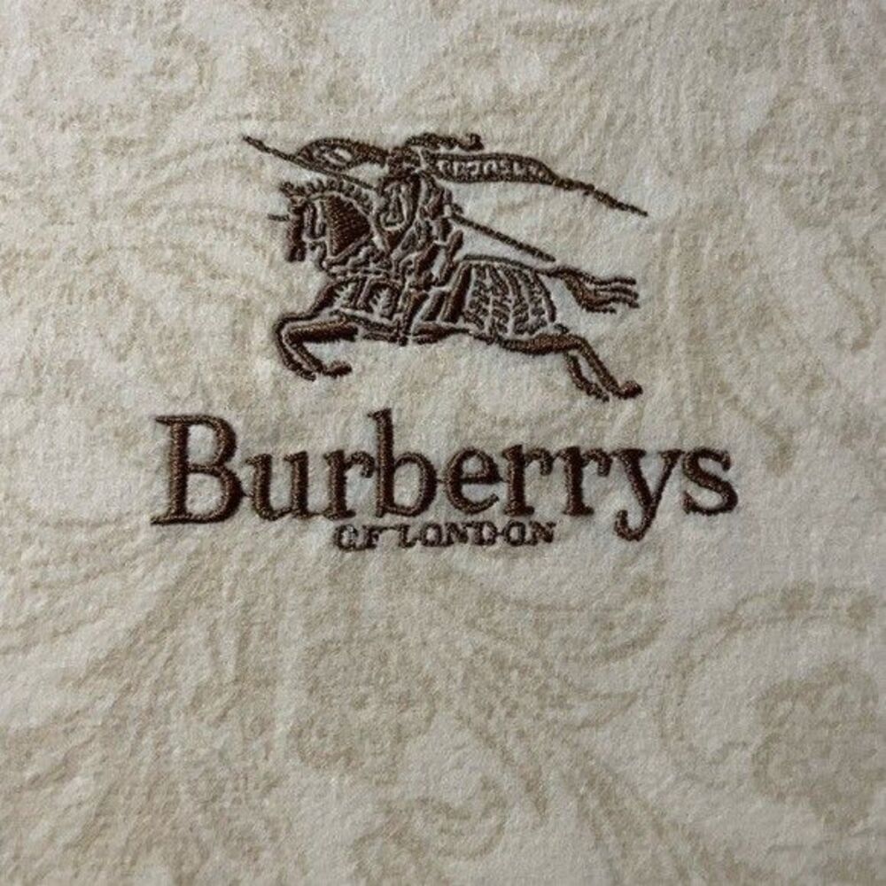 Burberry’S Cream and Brown Embroidered Fabric sheet set!